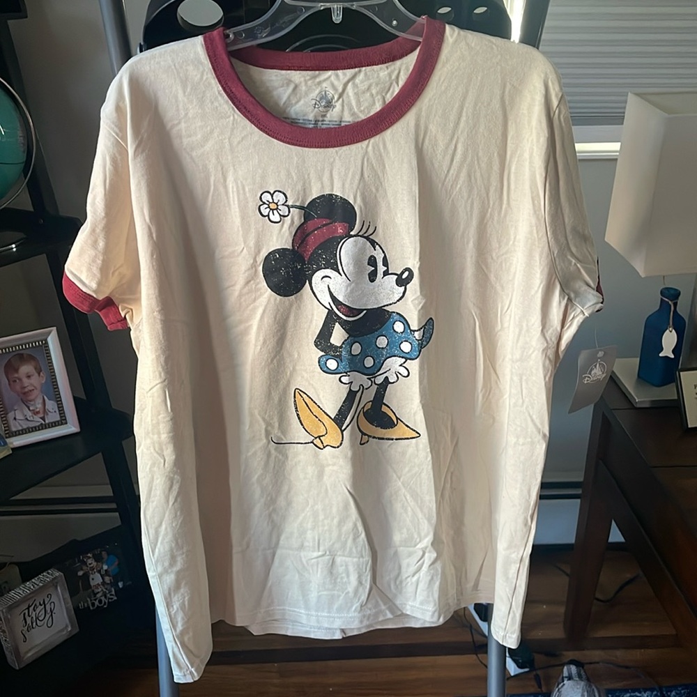 Minnie Mouse XXL t-shirt. Cream/Maroon.